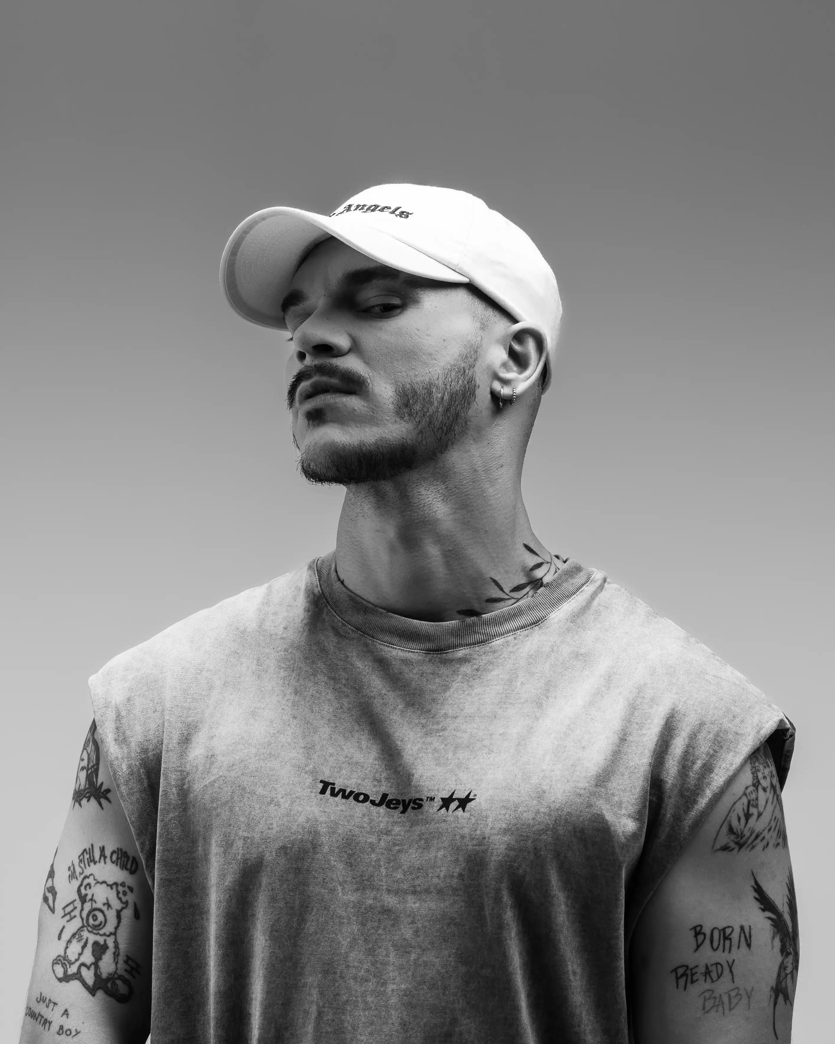 Nico Moreno wearing his signature cap at a live set